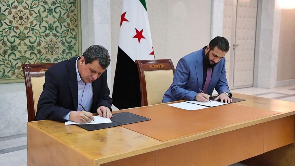 Abdi and Al-Shara'a sign the agreement enshrining Kurdish rights in January סוריה מזלום עבדי מפקד הכוחות הסוריים הדמוקרטיים SDF כורדים כורדיים