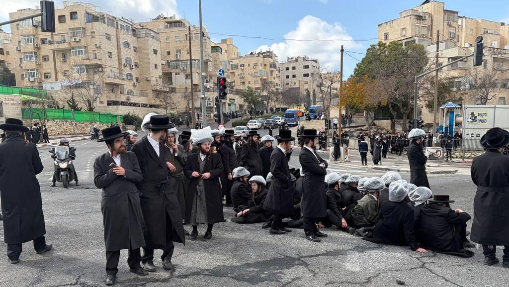 בעקבות דיון בנושא ניתוח גופות התינוקות, הפגנת חרדים בירושלים