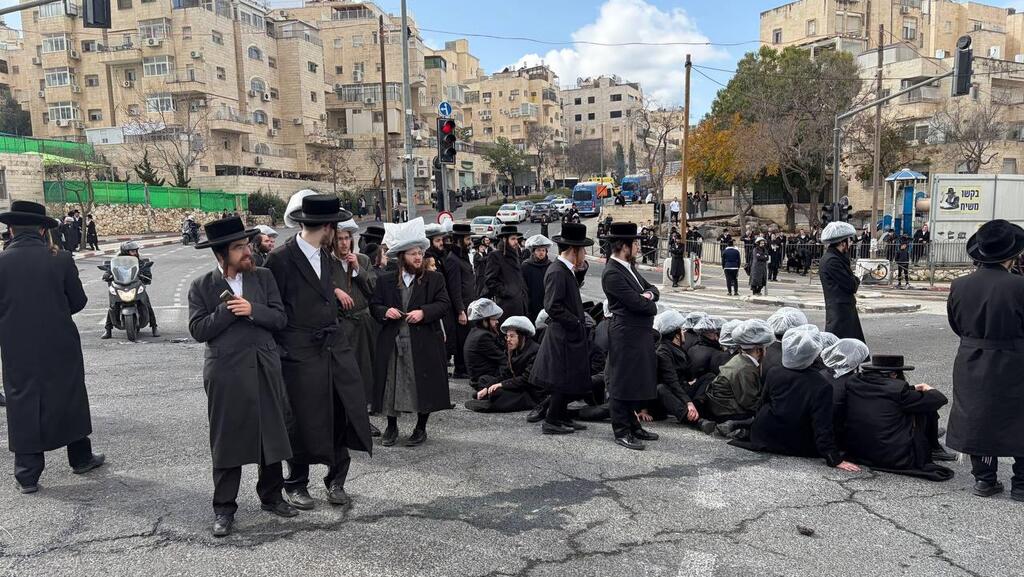 בעקבות דיון בנושא ניתוח גופות התינוקות, הפגנת חרדים בירושלים