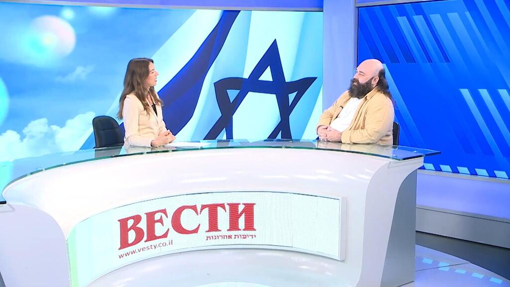 Марк Тов-Короткин и журналист Ноа Лави в студии "Вестей" Марк Тов-Короткин, организатор торжеств и шеф-повар