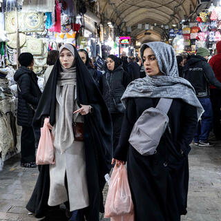 איראן קונים ב בזאר ב טהרן אוכל