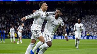 קיליאן אמבפה ו-ויניסיוס חוגגים