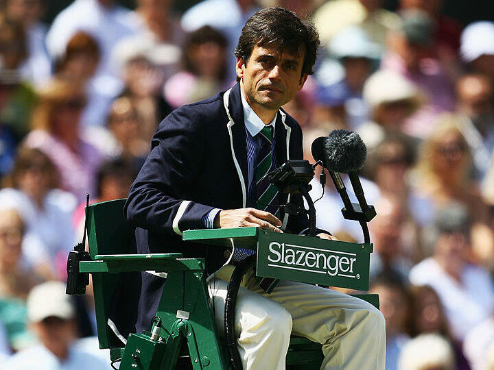 Williams called him a “thief.” Chair umpire Carlos Ramos (Photo: Clive Brunskill/Getty Images) השופט קרלוס ראמוס