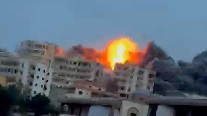 Удар ЦАХАЛа по Южному Ливану ( Кадр видеозаписи) תקיפה בכפר קנארית בלבנון