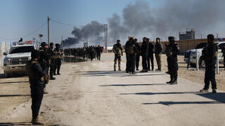 סוריה כוחות המשטר ב מחנה אל-הול שבו כלואות משפחות של אנשי דאעש