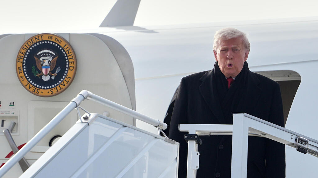 Прибытие Трампа в Швейцарию (Фото: AP Photo/Evan Vucci) נשיא ארה"ב דונלד טראמפ נוחת ב ציריך שוויץ