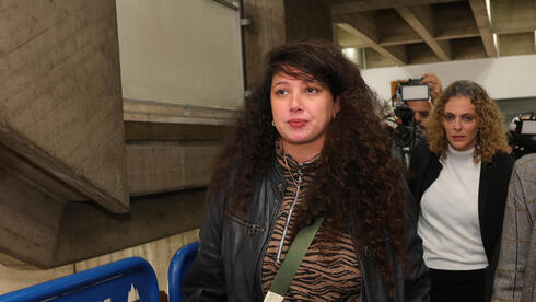 שי לי עטרי מגיעה לדיון