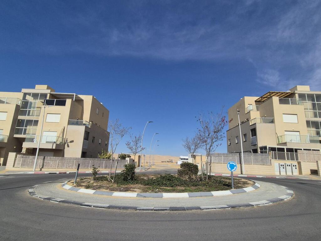 Yeruham city square prior to installation, a quiet urban space awaiting transformation 