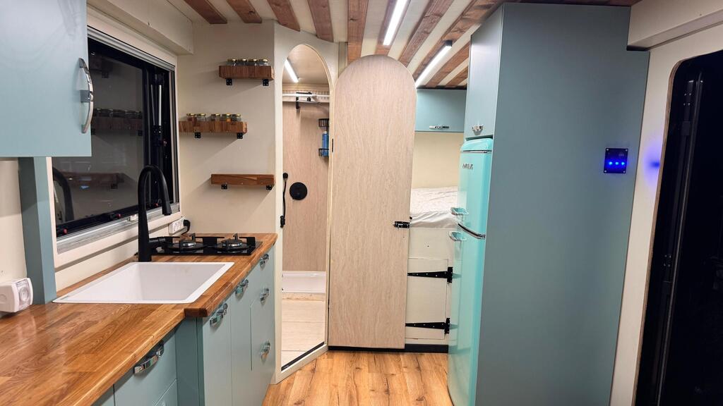 Photo: Reef Har Even בית המשאית