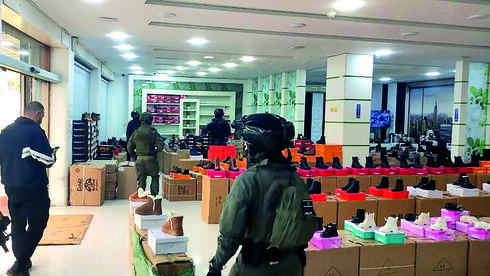 חנות נעליים בחברון