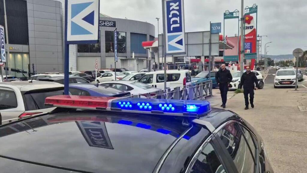 Кирьят-Бялик, место происшествия (Фото: Гиль Нехуштан) הזירה בתחנת הדלק סמוך לקניון קריון בקריית ביאליק שבה נתפס החשוד בהצתה