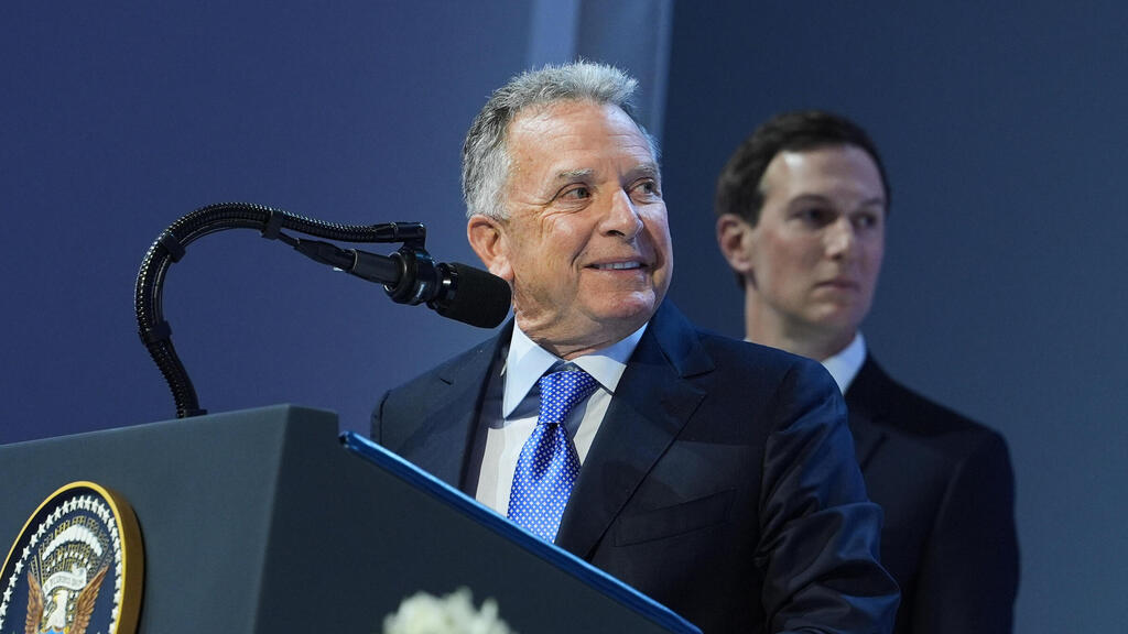 Стив Виткофф и Джаред Кушнер (Фото: AP Photo/Evan Vucci) טקס החתימה על אמנת מועצת השלום של טראמפ