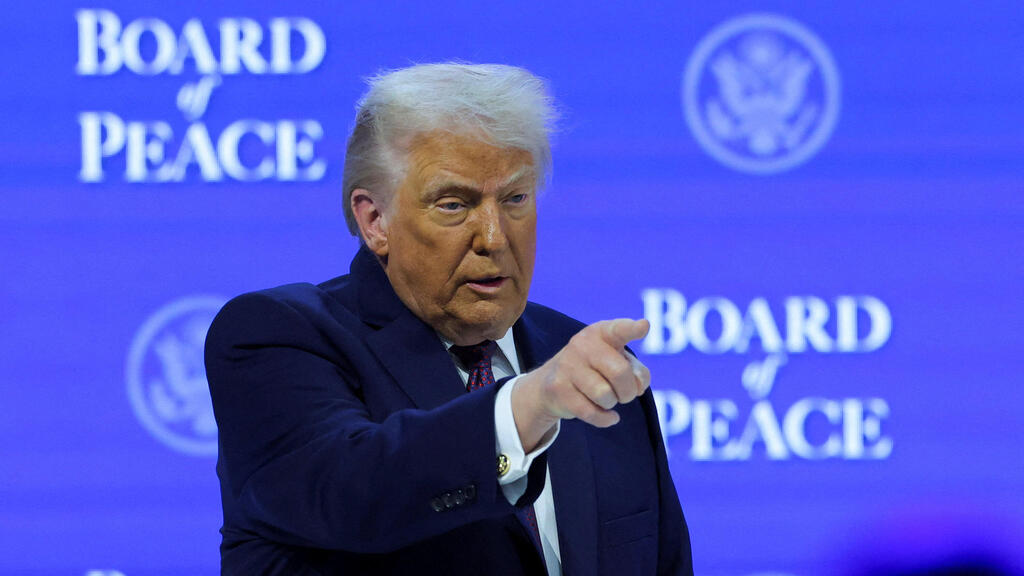 Photo: REUTERS/Denis Balibouse טקס החתימה על אמנת מועצת השלום של טראמפ