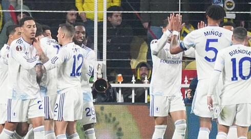 שחקני אסטון וילה חוגגים