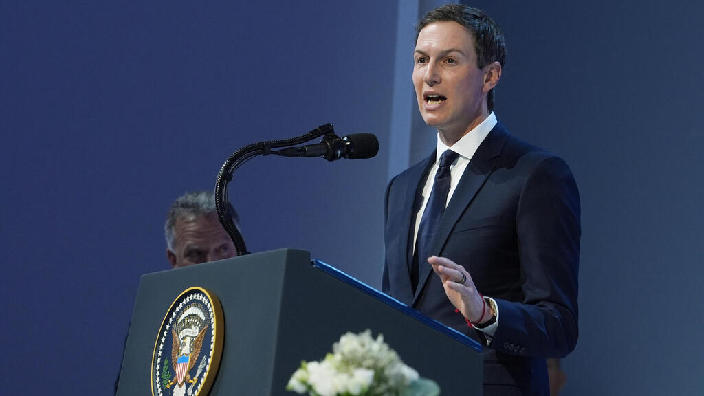 Jared Kushner served as an unpaid White House envoy (Photo: Evan Vucci/AP) טקס החתימה על אמנת מועצת השלום של טראמפ