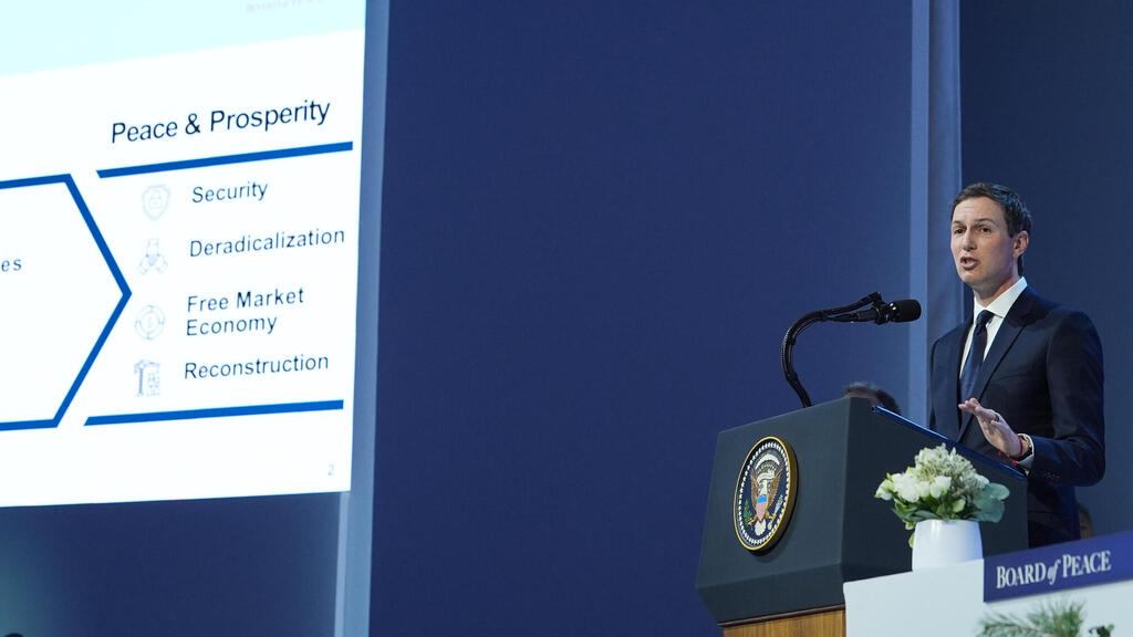 Джаред Кушнер на презентации Совета мира (Фото: AP Photo/Evan Vucci) הדמיה של "עזה החדשה"