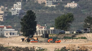 עבודות ההקמה מחדש של שא־נור. כל יישוב הוא גם נקודת היערכות אפשרית לצה"ל | צילום: שאול גולן