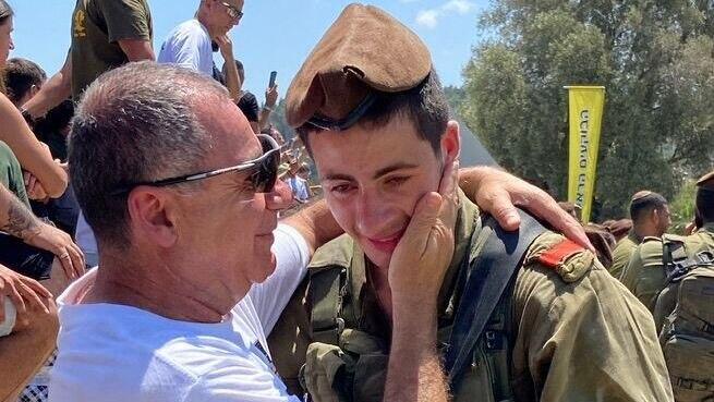 תא"ל במיל' יובל בזק עם בנו גיא