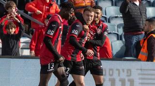 שחקני הפועל ירושלים חוגגים