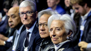 מימין: נשיאת הבנק האירופאי המרכזי כריסטין לגרדה, ג'נסן הואנג, טים קוק