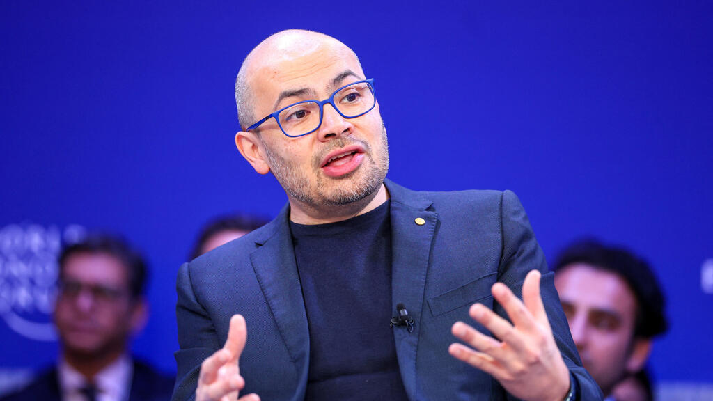 Demis Hassabis at Davos 2026 (Photo: Reuters) דמיס האסביס בדאבוס 2026