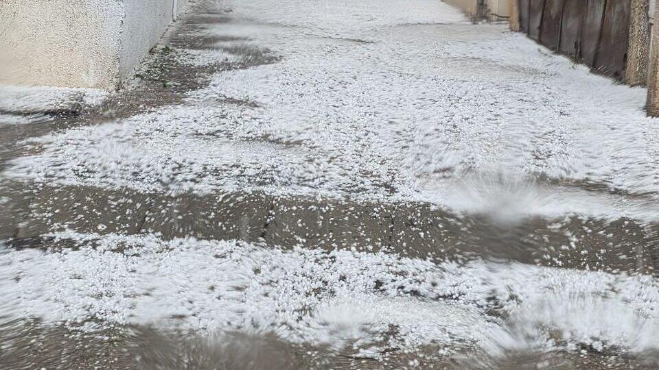 Град возле Нетании ברד כבד סמוך לנתניה