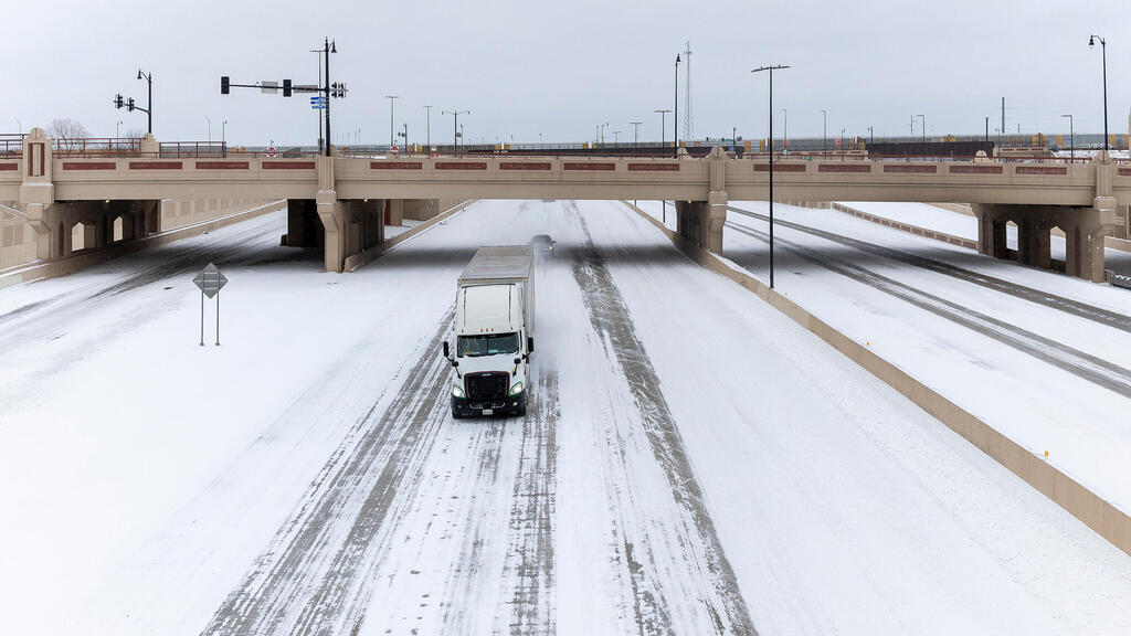 Snow covers roads in Oklahoma (Photo: Alonzo Adams) אוקלהומה