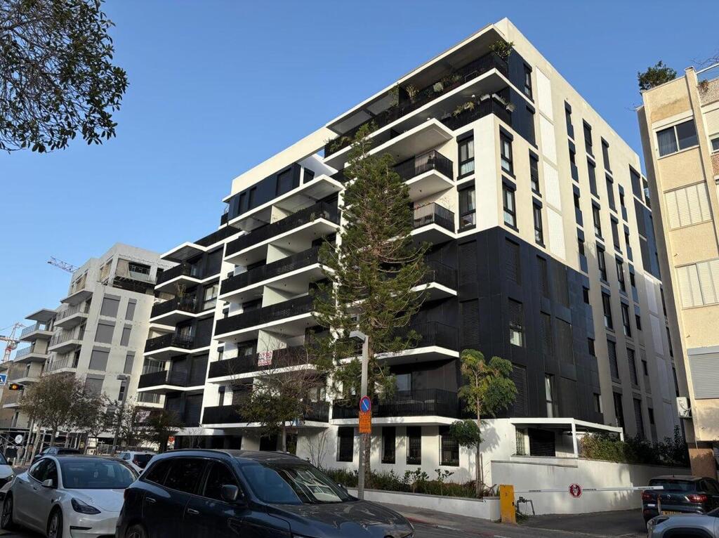 Apartment building in Tel Aviv