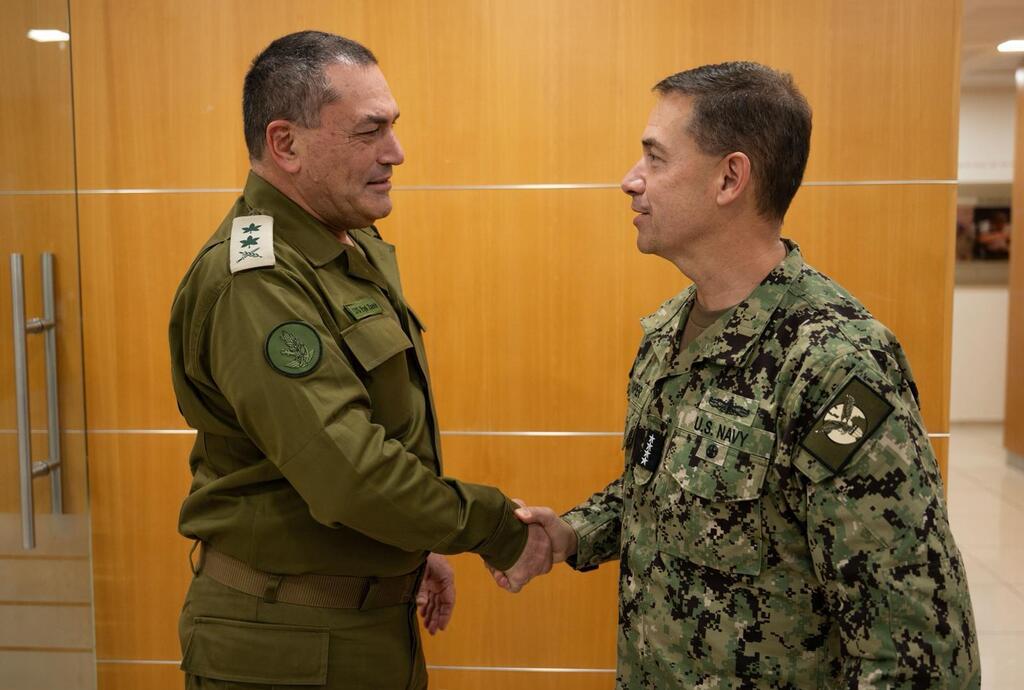 IDF Chief of Staff Eyal Zamir and CENTCOM Commander Brad Cooper. A rare meeting with the military leaders of 7 Arab countries (Photo: IDF Spokesperson's Unit) מפקד פיקוד מרכז של ארה"ב בפגישה עם הרמטכ"ל אייל זמיר בישראל