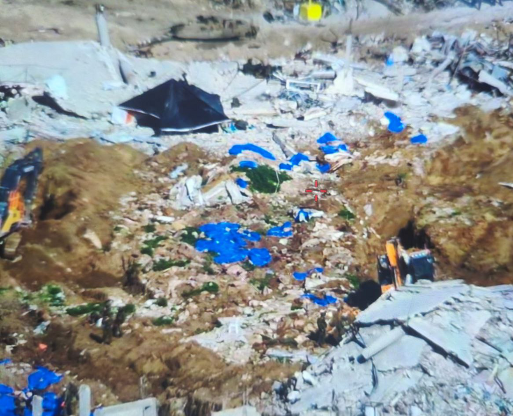 החיפושים בבית העלמין בעזה