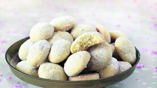  Almond cookies