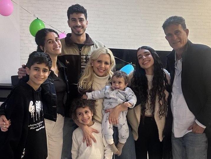 עם הבעל אייל והילדים (צילום פרטי) נתי הגעתי הופעתי עבור מגזין סופש