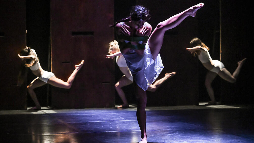 Сцена из балета Aide memoire (Фото: Уди Хильман) Сцена из балета Aide memoire