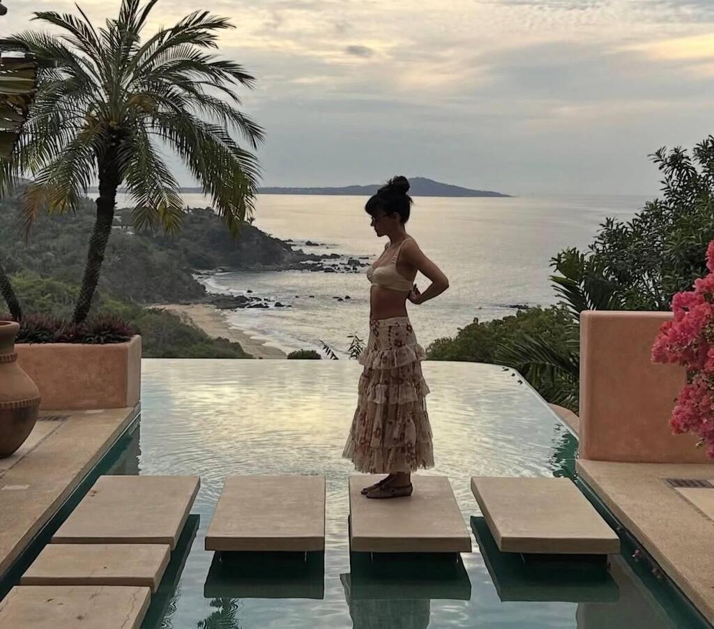 נערה עם חזיית פנינה (צילום מסך אינסטגרם) לילי אלן במקסיקו