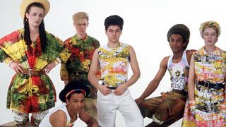 סו קלאוס ולהקת מועדון תרבות בבגדים בעיצובה, 1982