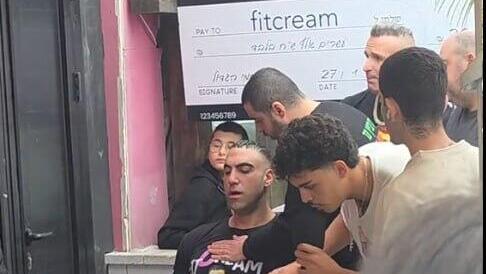 אכל טורטיה באורך 5 מ' באתגר רשת - ופונה באמבולנס