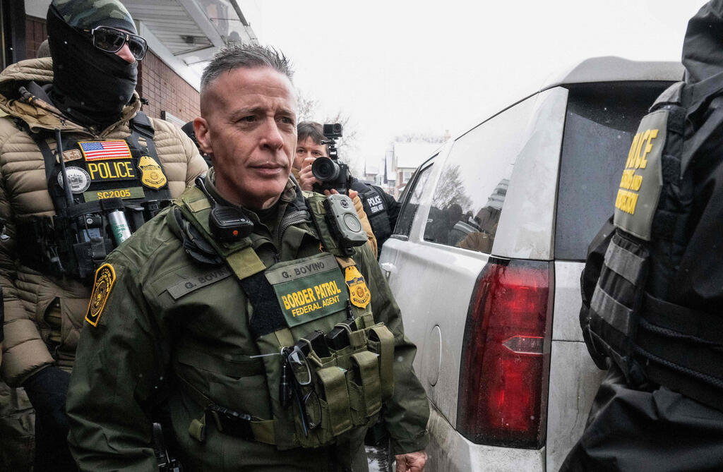 Gregory Bovino, Commander of the Deportation Operation in Minneapolis, Minnesota (Photo: Roberto Schmidt / AFP) גרג בובינו מפקד מבצע הגירוש ב מיניאפוליס מינסוטה ארה"ב