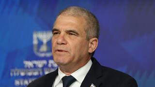 מיהו ההירש הזה שיהיה מוכן להדליק משואה?