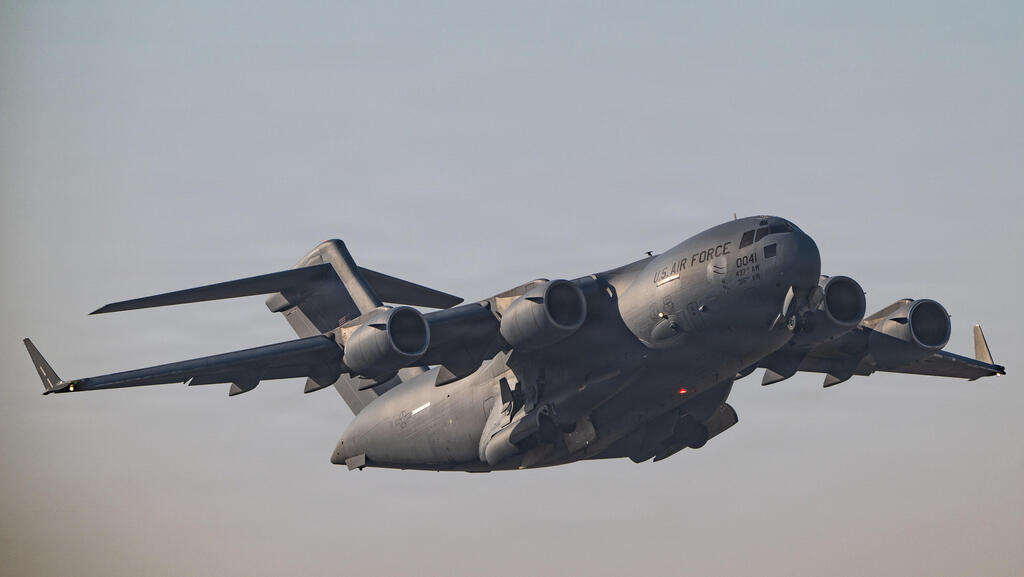 מתיחות שיא: ארה"ב פותחת בתרגיל אווירי במזה"ת, איראן הציגה "נושאת רחפנים"