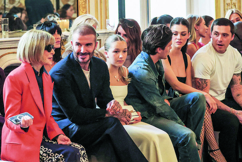 ניקולה פלץ, לצד ברוקלין ודייויד בקהאם, בתצוגת אופנה של ויקטוריה בקהאם