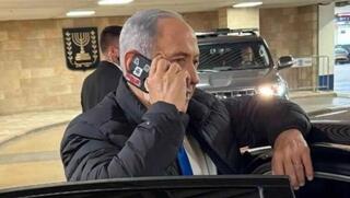 נתניהו כיסה את מצלמת הנייד ועורר סערה בעולם הערבי