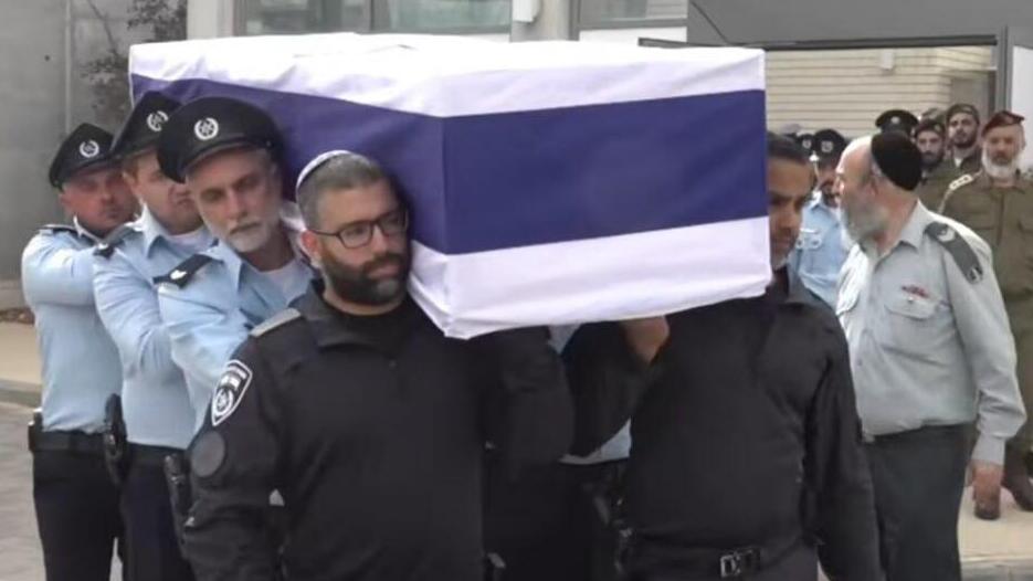 Ran’s coffin is carried at the Shura base (Photo: GPO) ארון הקבורה של רן גואילי ז"ל