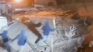 תיעוד:  מתנחלים תוקפים פלסטינים תושבי ח'ירבת אל-פחית, דרומית לחברון