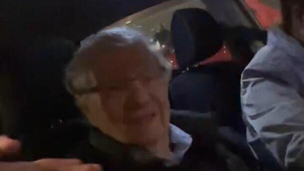 מרדכי דוד חסם את נשיא העליון בדימוס אהרון ברק ביציאה מכנס באקספו תל אביב 