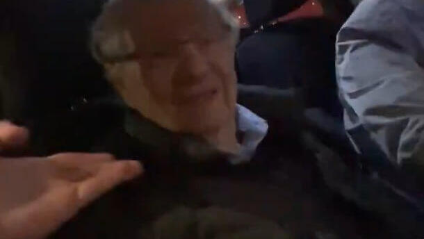 מרדכי דוד חסם את נשיא העליון בדימוס אהרון ברק ביציאה מכנס באקספו תל אביב 