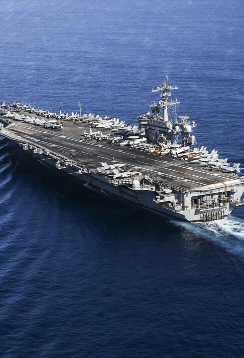 נושאת מטוסים של ארה"ב אברהם לינקולן ארכיון 2022 ב ים סין הדרומי