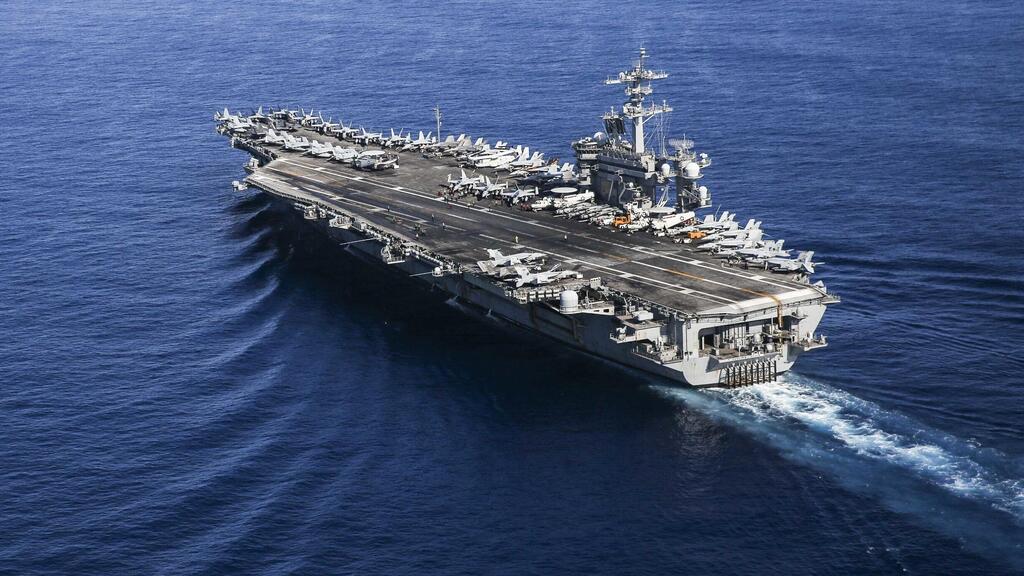 נושאת מטוסים של ארה"ב אברהם לינקולן ארכיון 2022 ב ים סין הדרומי