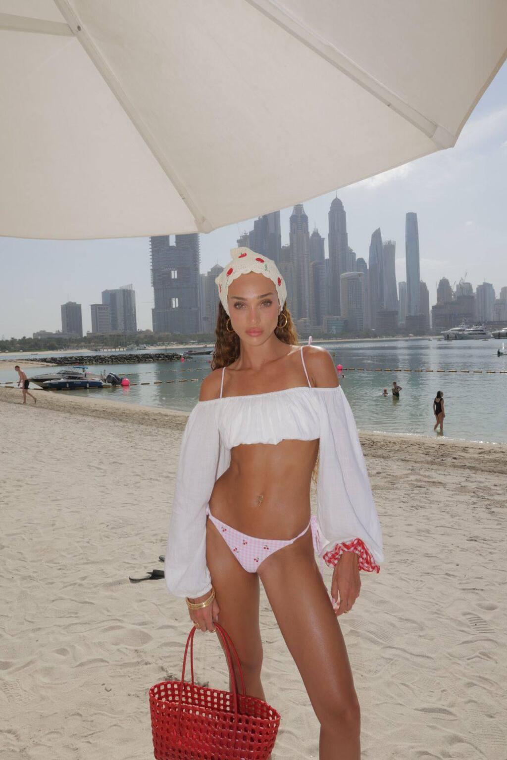 עדן פינס בצילומים לקמפיין של טופטן בדובאי