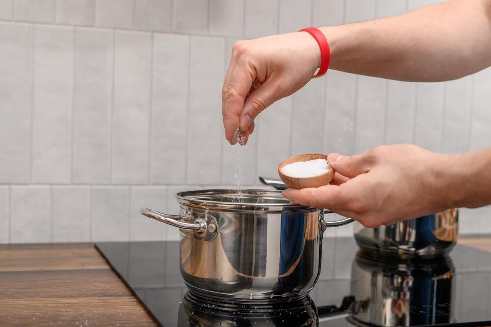 Солят рис в начале варке, а не в конце 