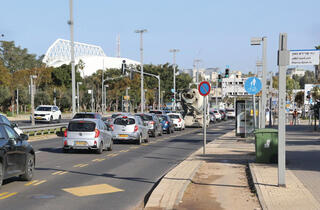 נתיב תחבורה ציבורית שבו מתאפשרת פנייה ימינה בתל אביב